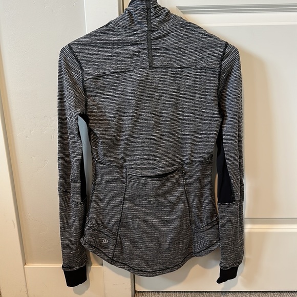 [Lululemon] Half-zip Running Top - Picture 5 of 9
